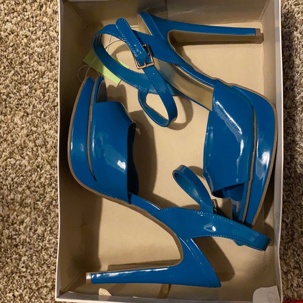 NWT Teal Heeled Sandals size 11